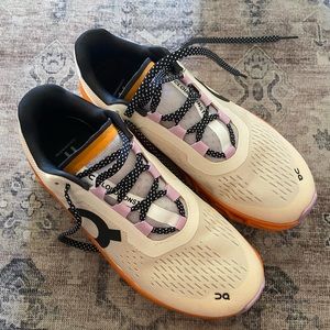 SIZE 7.5 On Running Shoes